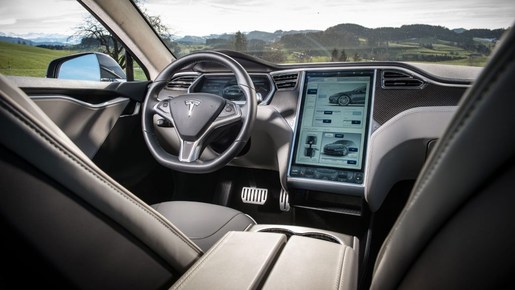 L’auto connessa a guida autonoma - Benefici e rischi L’auto connessa a guida autonoma - Benefici e rischi