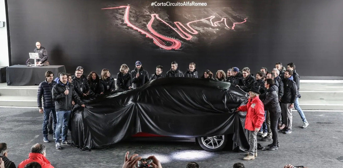Alfa Romeo presenta Stelvio in anteprima agli alfisti Alfa Romeo presenta Stelvio in anteprima agli alfisti