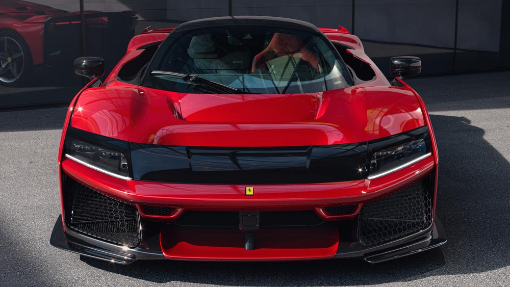 Ferrari F80: prezzo, velocità massima, interni e quando esce