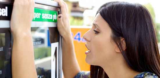 Benzina ai massimi dal 2014, ecco tutti i numeri. Ma cosa sta succedendo?