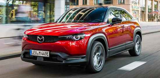 Nuova Mazda MX 30 elettrica: la nipponica in controtendenza